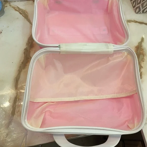 Pink Hello Kitty Hard Shell Case - Picture 5 of 8